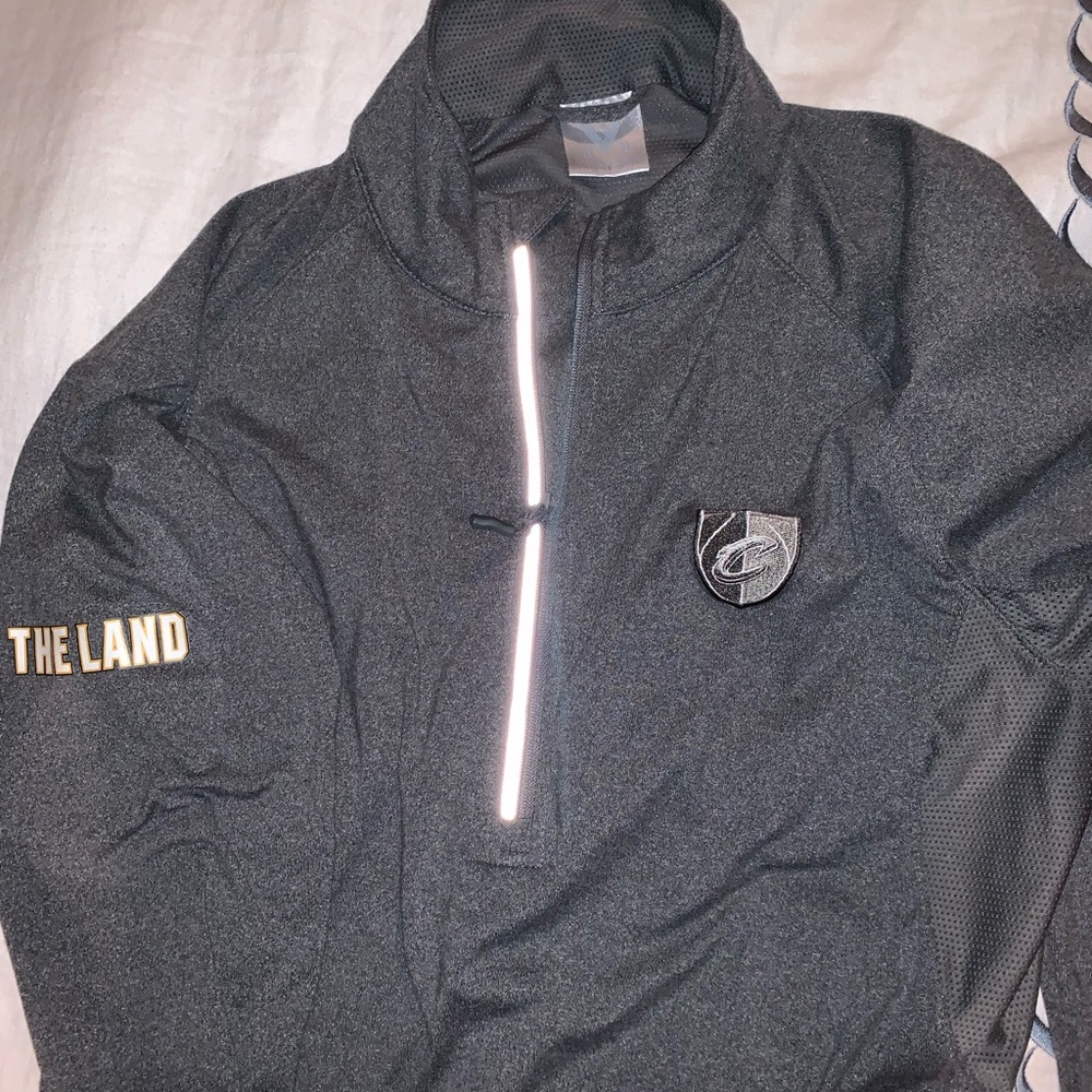 Cleveland Cavs pullover